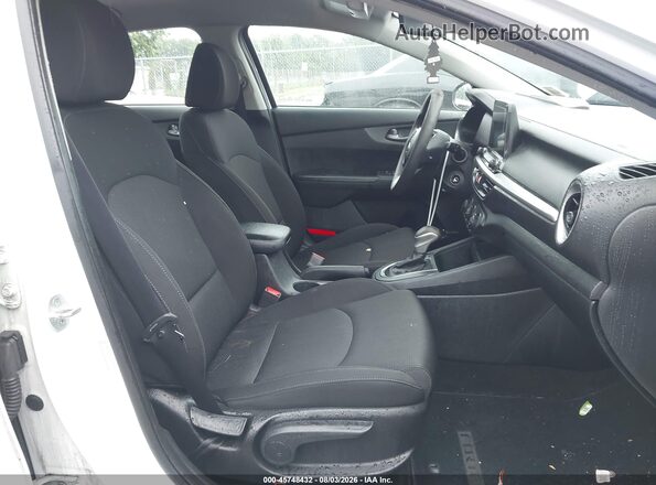 3KPF24AD3ME325347 2021 KIA FORTE White Front interior view