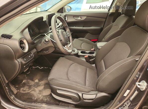 3KPF24AD3ME334016 2021 KIA FORTE Gray Вид салону спереду