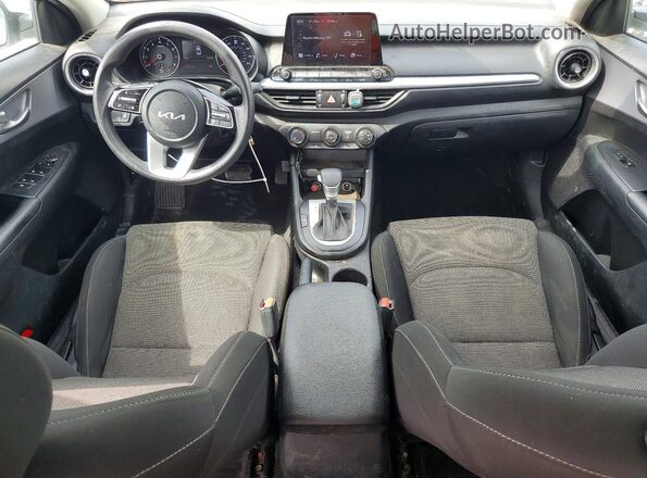 3KPF24AD3NE424123 2022 KIA FORTE White Առջևի վահանակի տեսք