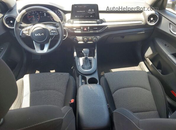 3KPF24AD3NE438880 2022 KIA FORTE Blue Widok deski rozdzielczej