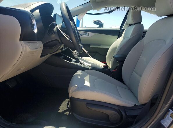 3KPF24AD3NE490686 2022 KIA FORTE Gray Vista interior delantera