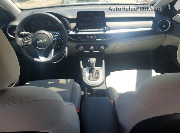 3KPF24AD3NE490686 2022 KIA FORTE Gray Vista del salpicadero