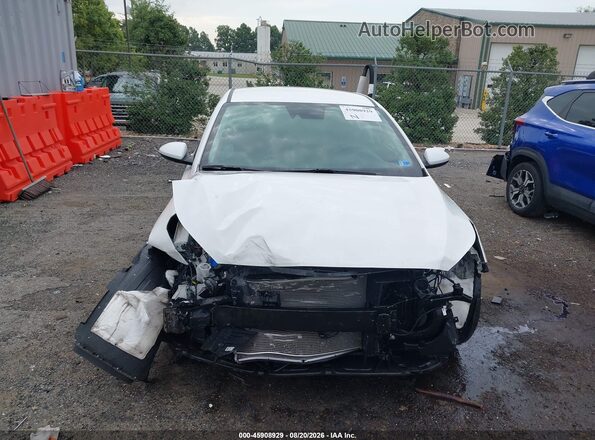 3KPF24AD3NE491272 2022 KIA FORTE White Widok wnętrza z tyłu