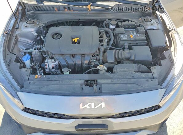 3KPF24AD3PE552056 2023 KIA FORTE Gray Widok wnętrza z tyłu