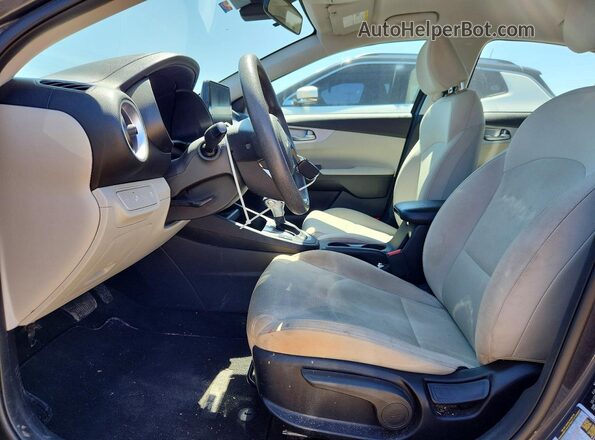 3KPF24AD3PE555300 2023 KIA FORTE Gray Вид салону спереду