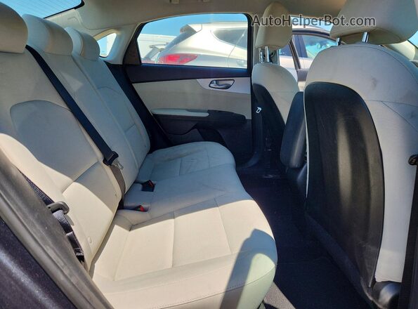 3KPF24AD3PE555300 2023 KIA FORTE Gray Вид задніх сидінь