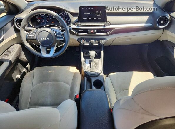3KPF24AD3PE555300 2023 KIA FORTE Gray Вид панелі приладів