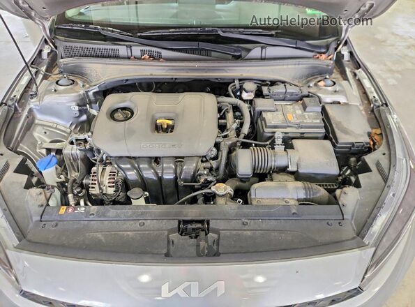 3KPF24AD3PE556799 2023 KIA FORTE Серый Вид задней части салона