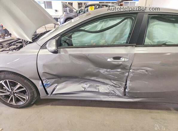 3KPF24AD3PE556799 2023 KIA FORTE Серый Вид салона спереди