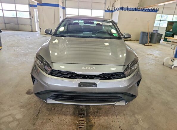 3KPF24AD3PE556799 2023 KIA FORTE Серый Вид спереди