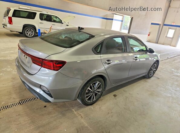 3KPF24AD3PE556799 2023 KIA FORTE Серый Задняя правая четверть