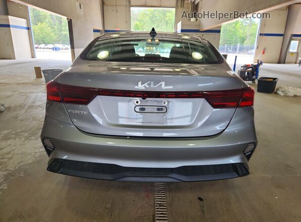 3KPF24AD3PE556799 2023 KIA FORTE Серый Вид сзади