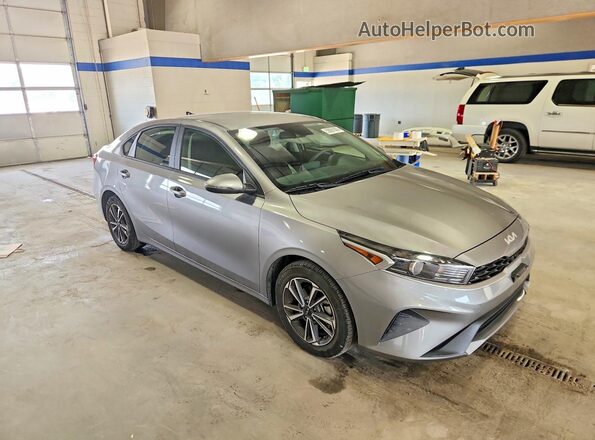 3KPF24AD3PE556799 2023 KIA FORTE Серый Передняя правая четверть