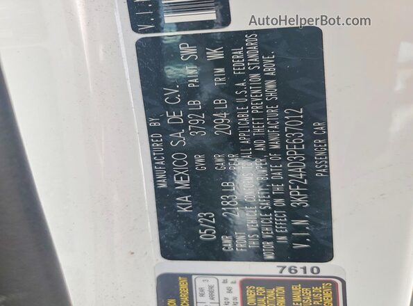 3KPF24AD3PE637012 2023 KIA FORTE White Vista del compartimento del motor