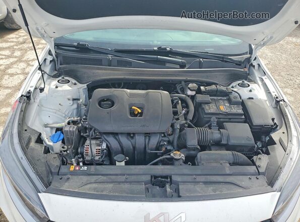 3KPF24AD3PE637012 2023 KIA FORTE White Vista interior trasera