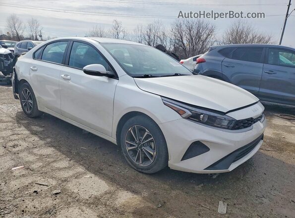 3KPF24AD3PE637012 2023 KIA FORTE White Delantero derecho