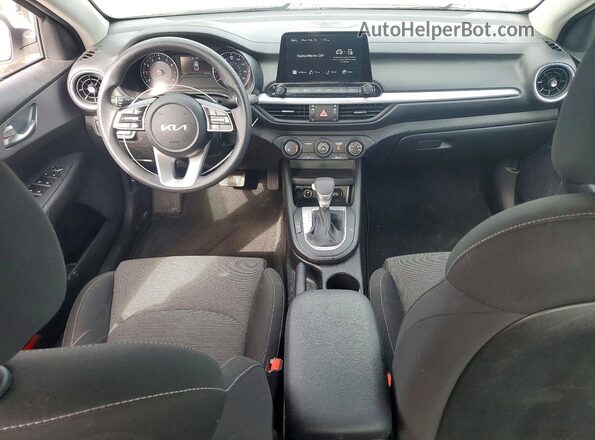 3KPF24AD3PE637012 2023 KIA FORTE White Vista del salpicadero