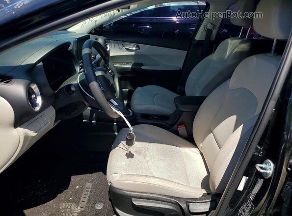 3KPF24AD3PE654733 2023 KIA FORTE Black Vista interior delantera
