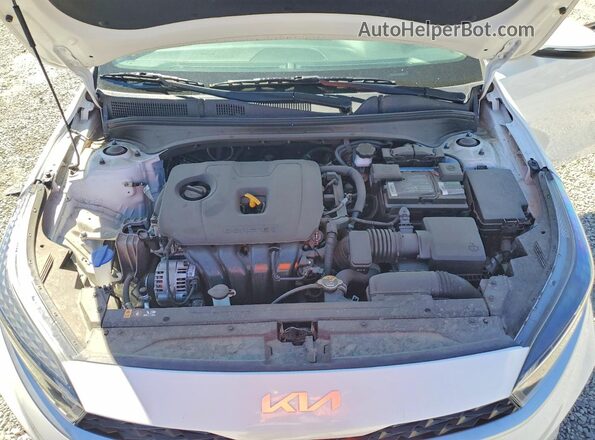 3KPF24AD3RE702007 2024 KIA FORTE White უკანა სალონის ხედი