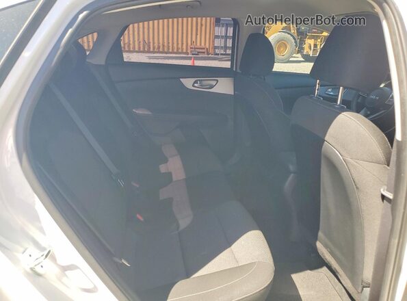 3KPF24AD3RE702007 2024 KIA FORTE White უკანა სავარძლების ხედი