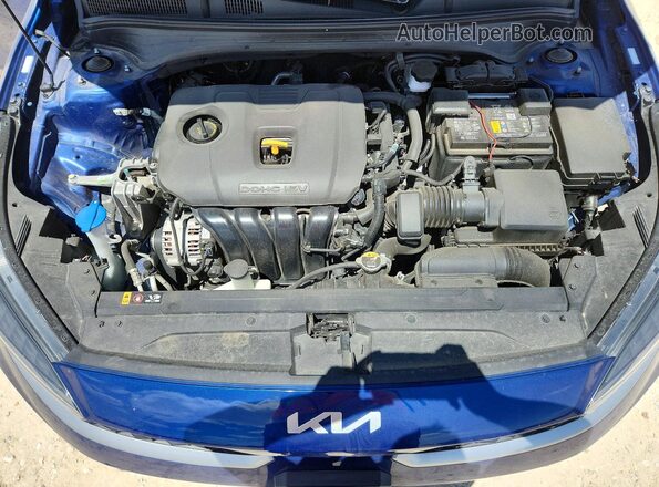 3KPF24AD3RE713931 2024 KIA FORTE Blue Vista interior trasera