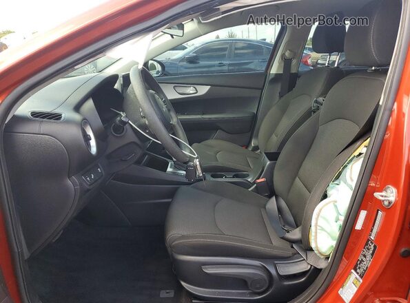 3KPF24AD3RE716215 2024 KIA FORTE Orange Vista interior delantera