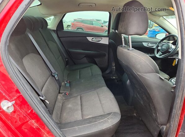3KPF24AD3RE727604 2024 KIA FORTE Burgundy Vista de los asientos traseros