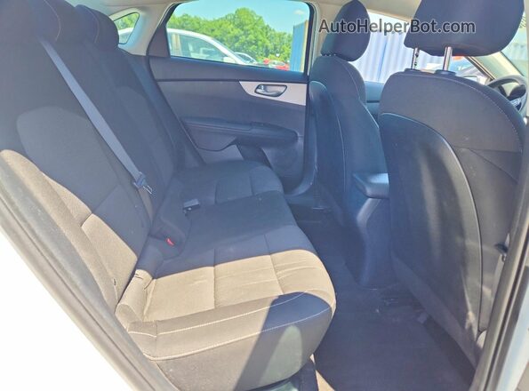 3KPF24AD3RE753569 2024 KIA FORTE White Вид задніх сидінь