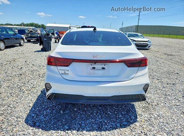 3KPF24AD3RE753569 2024 KIA FORTE White Вид ззаду