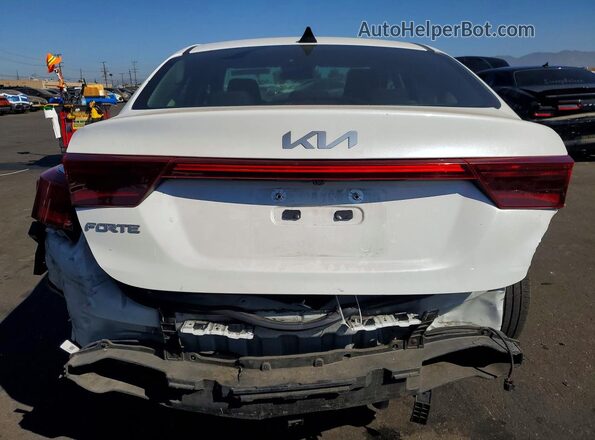 3KPF24AD3RE771375 2024 KIA FORTE White Widok z tyłu