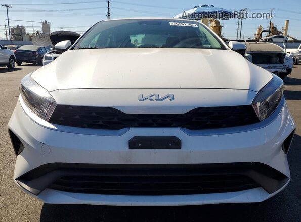 3KPF24AD3RE771375 2024 KIA FORTE White Widok z przodu