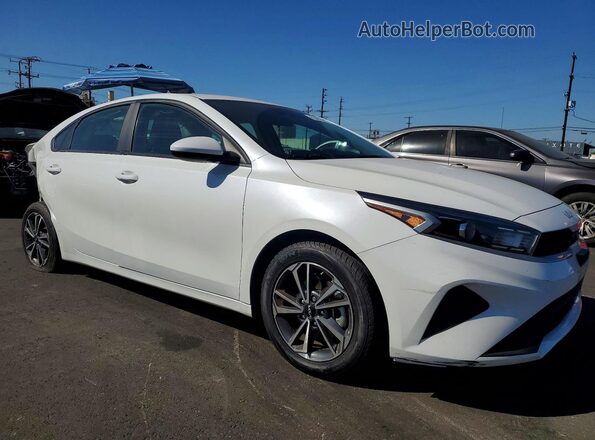3KPF24AD3RE771375 2024 KIA FORTE White Przód prawy