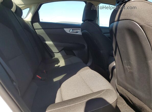 3KPF24AD3RE771375 2024 KIA FORTE White Widok tylnych siedzeń