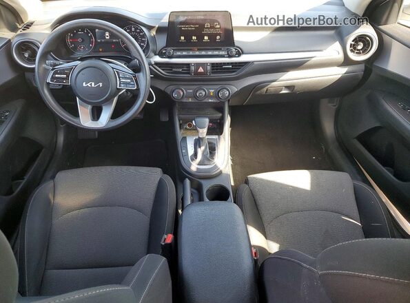 3KPF24AD3RE771375 2024 KIA FORTE White Widok deski rozdzielczej