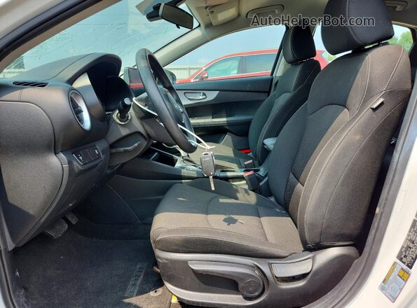 3KPF24AD3RE788239 2024 KIA FORTE White Սալոնի դիմացի տեսք