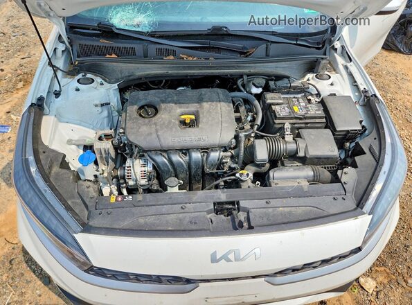 3KPF24AD3RE788239 2024 KIA FORTE White Սալոնի հետևի տեսք