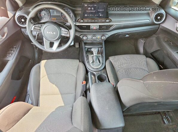 3KPF24AD3RE788239 2024 KIA FORTE White Առջևի վահանակի տեսք