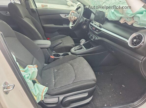 3KPF24AD3RE816122 2024 KIA FORTE White Widok naklejki z numerem VIN