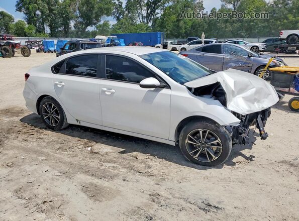 3KPF24AD3RE832529 2024 KIA FORTE White Front interior view