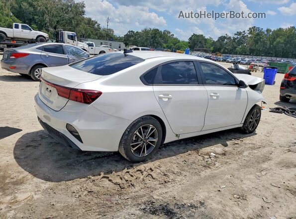 3KPF24AD3RE832529 2024 KIA FORTE White Front view