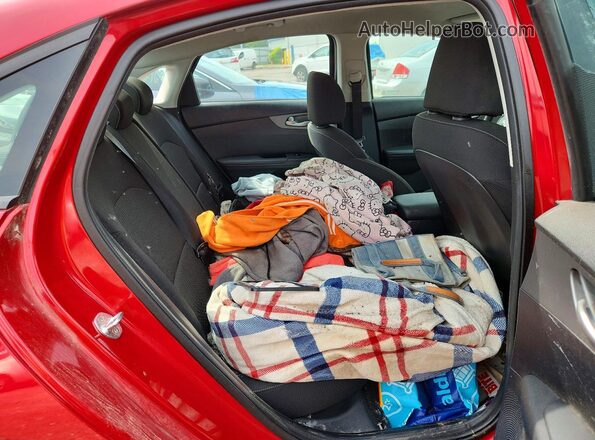 3KPF24AD4KE098652 2019 KIA FORTE Red Widok tylnych siedzeń