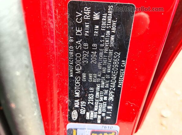 3KPF24AD4KE098652 2019 KIA FORTE Red Widok komory silnika
