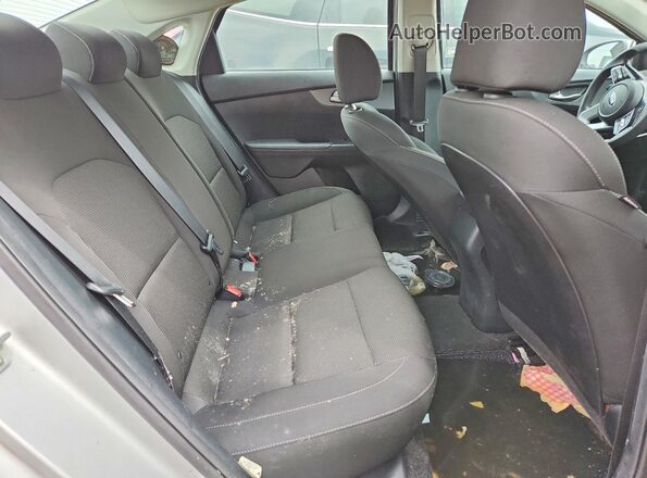 3KPF24AD4KE133545 2019 KIA FORTE Silver Widok tylnych siedzeń