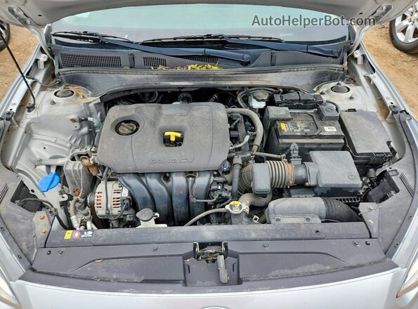 3KPF24AD4KE133545 2019 KIA FORTE Silver Widok wnętrza z tyłu