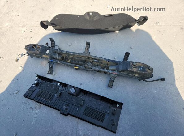 3KPF24AD4KE135778 2019 KIA FORTE Red Vista del compartimento del motor