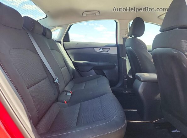 3KPF24AD4KE135778 2019 KIA FORTE Red Vista de los asientos traseros