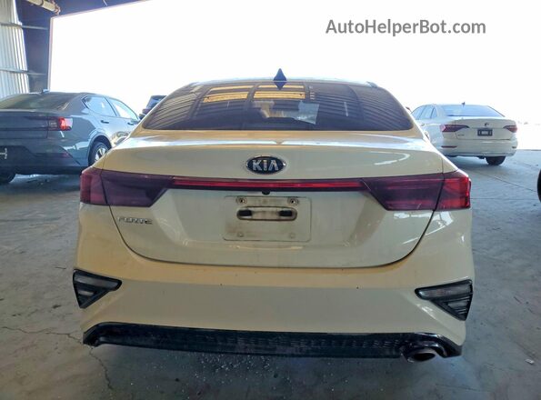 3KPF24AD4LE185209 2020 KIA FORTE White Вид ззаду