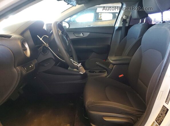 3KPF24AD4LE185209 2020 KIA FORTE White Вид салону спереду