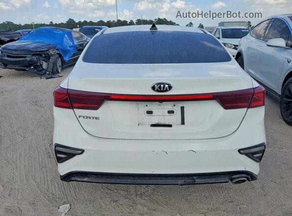 3KPF24AD4ME288244 2021 KIA FORTE Белый Вид сзади