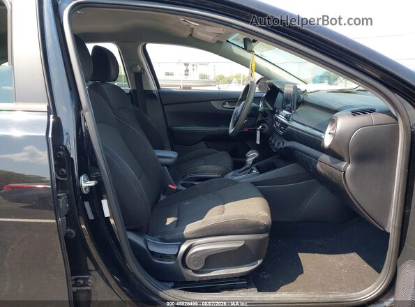 3KPF24AD4ME305608 2021 KIA FORTE Black Вид салону спереду